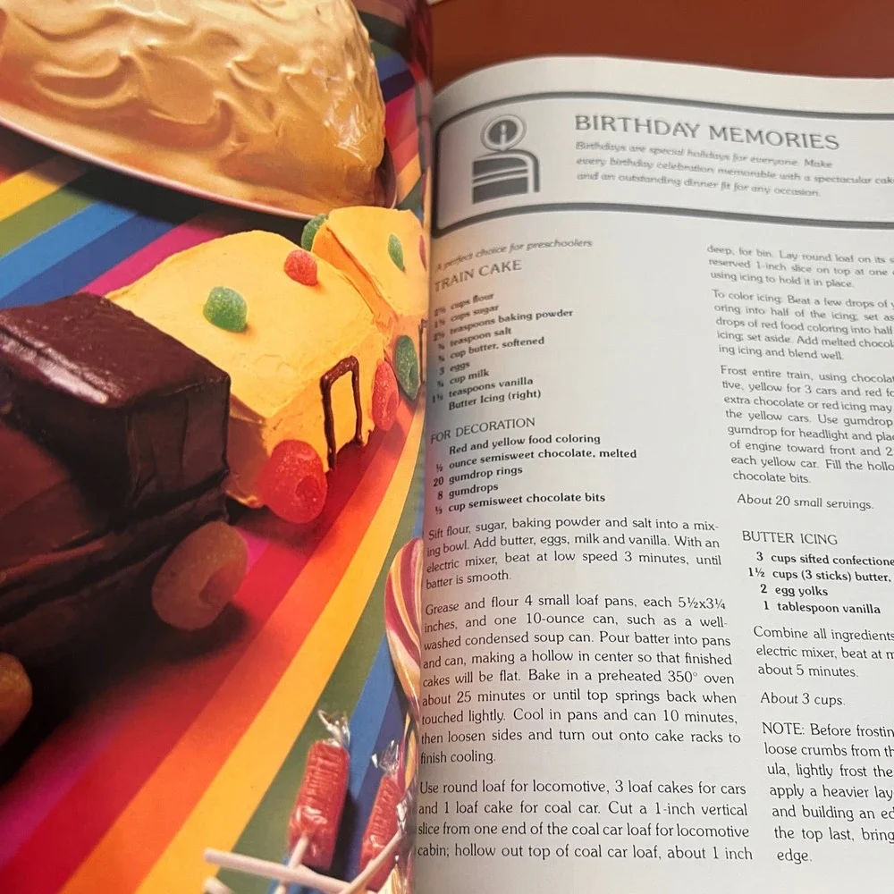 Vintage 1978 Hallmark Holiday Cookbook Retro Recipes Entertaining‎ Ideas 1st Ed